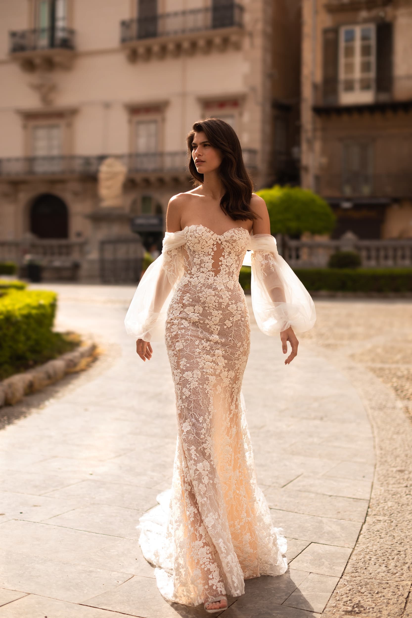 Colleen - Eva Lendel wedding dress by Eva Lendel A super-fitted trumpet gown with a wow-worthy effect view 1