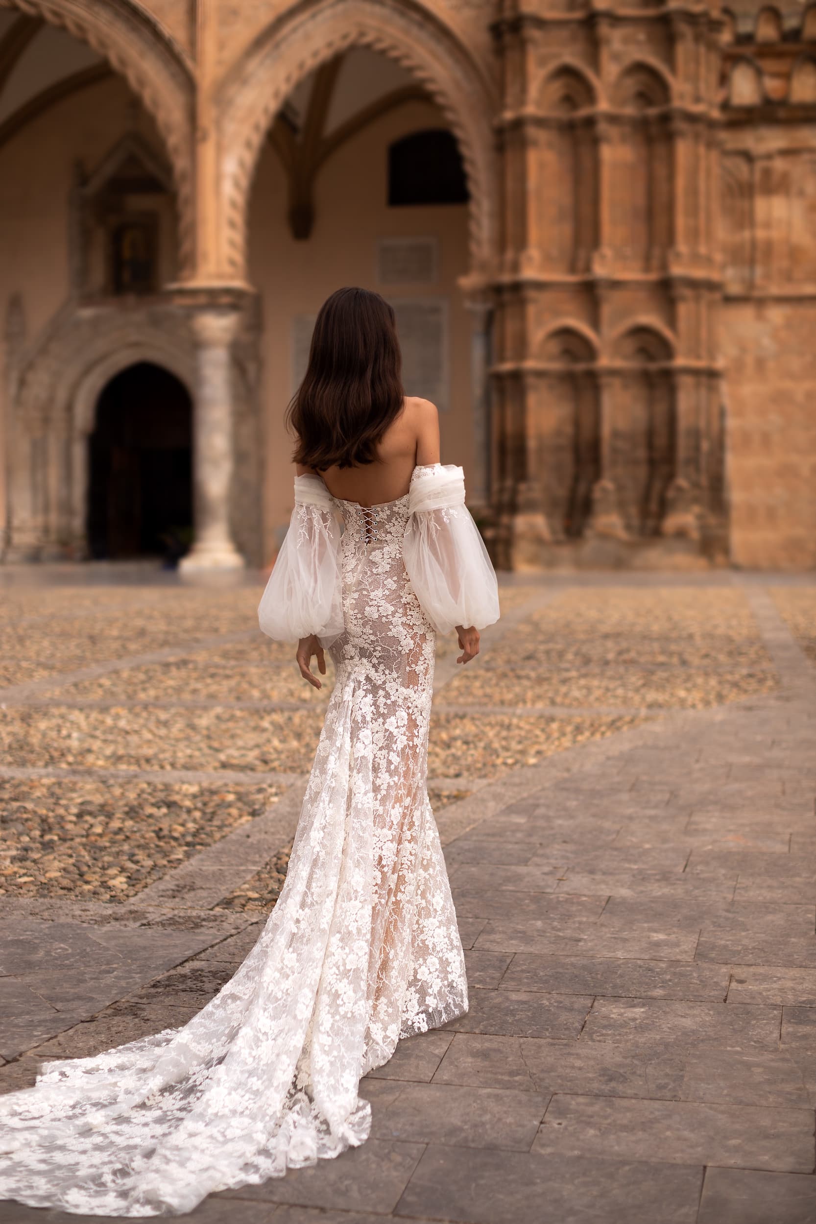 Colleen - Eva Lendel wedding dress by Eva Lendel A super-fitted trumpet gown with a wow-worthy effect view 2