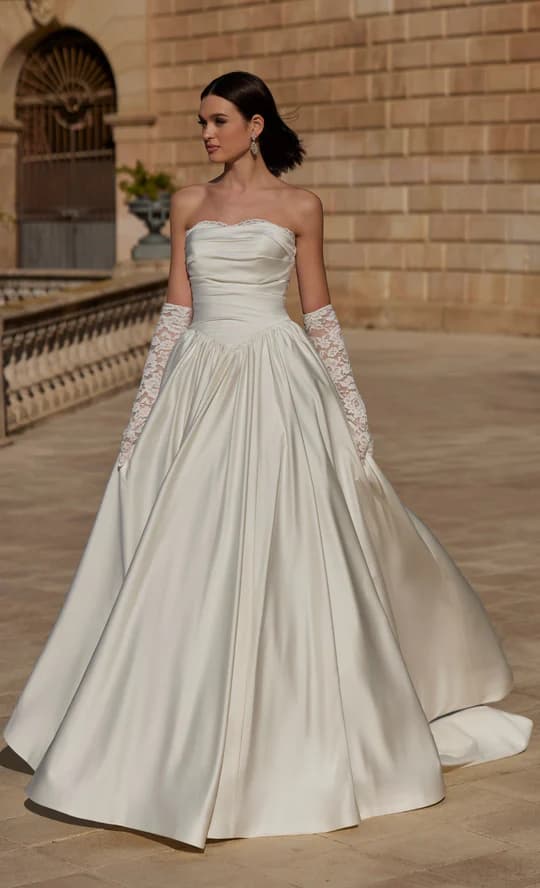 Heddie 63114 - Veni Infantino wedding dress by Veni Infantino - A classic ballgown, this strapless wedding dress showcases a