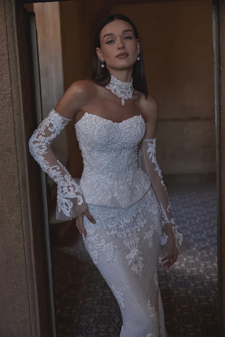 Autumn - Veni Infantino wedding dress by Veni Infantino This sophisticated mermaid silhouette features a structured... view 1