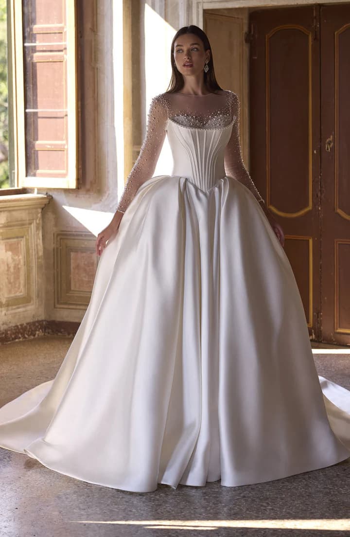 Anissa - Veni Infantino wedding dress by Veni Infantino - Radiate timeless sophistication in this royal-inspired ballg