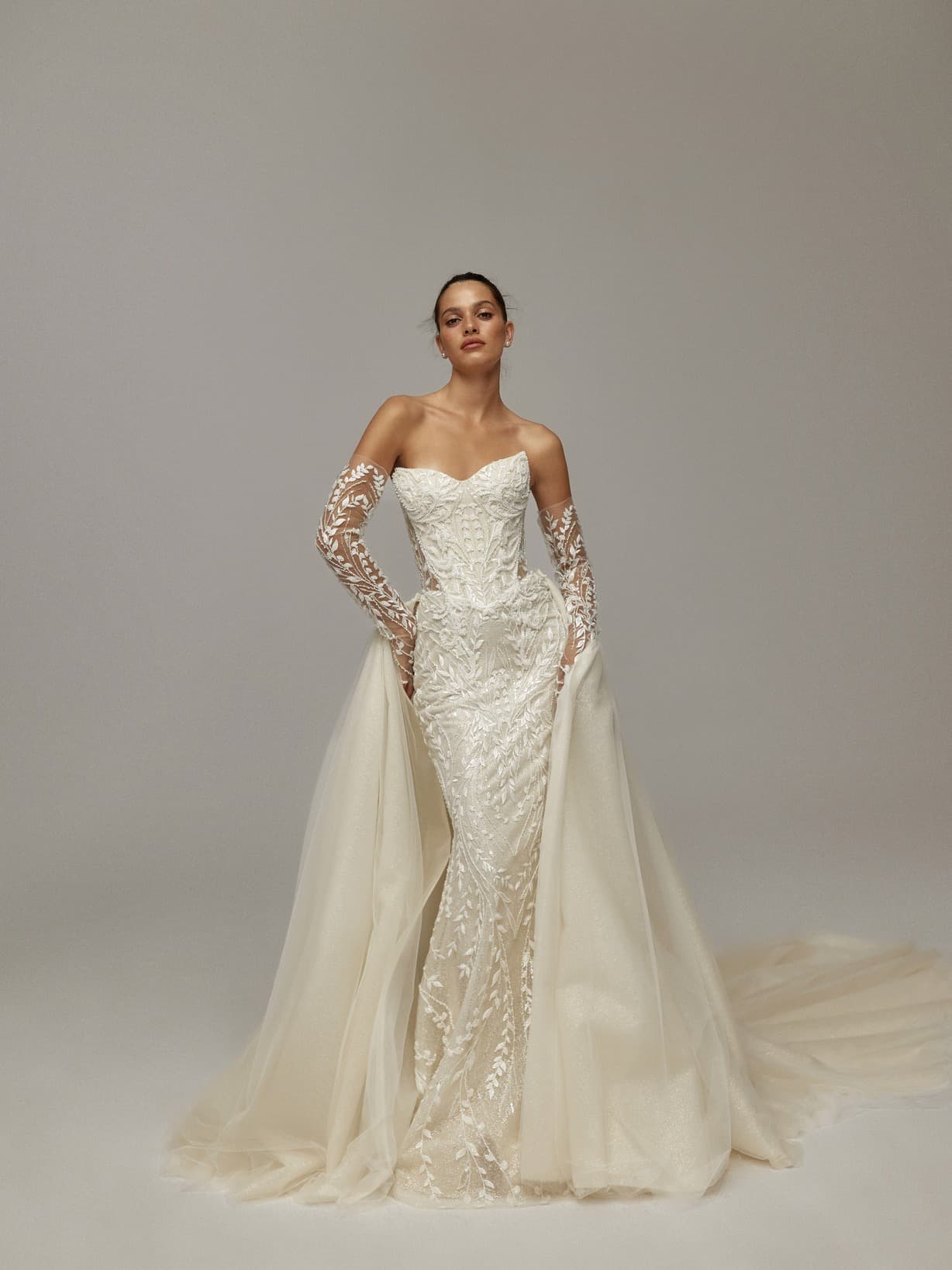 Mondial - Wona Concept wedding dress by Wona Concept A luxurious lace gown that embodies modern elegance and time... view 1
