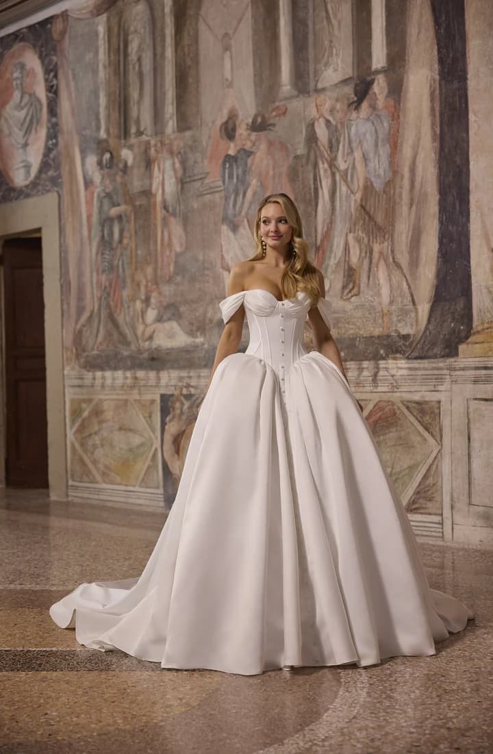 Amedee 63346 - Veni Infantino wedding dress by Veni Infantino - Amedee 63346 – by Veni Infantino | Price: £1497| Stock