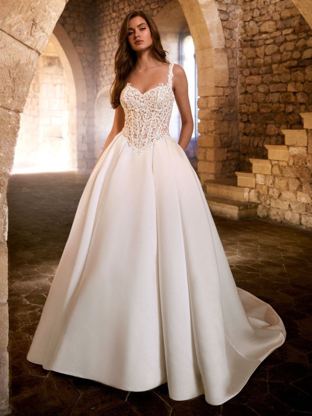 Glorielle-S - Etoile by Enzoani wedding dress by Enzoani Etoile - Glorielle-S by Enzoani Etoile | Price: £2160| Stockist: ...