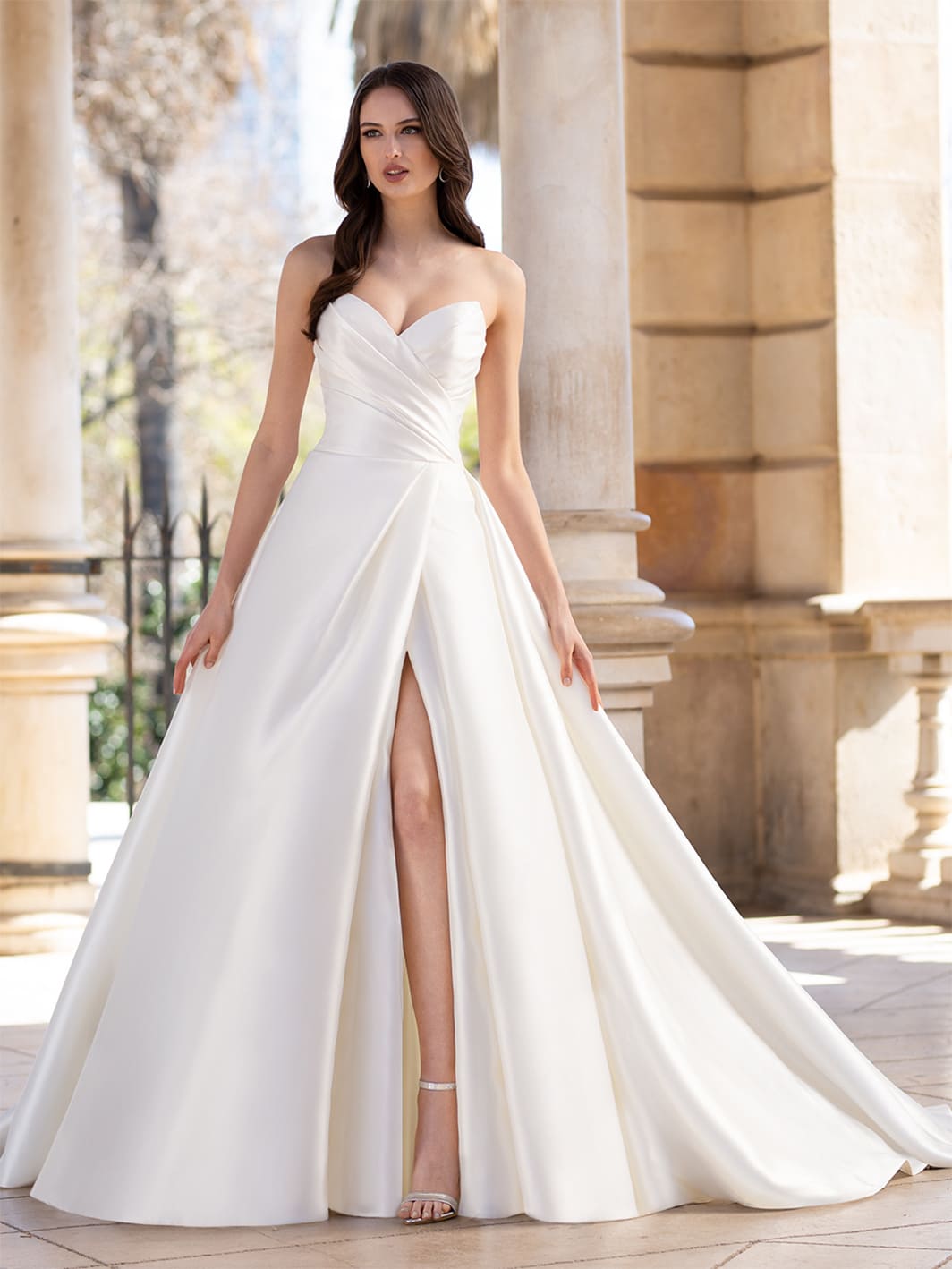 Pointed sweetheart deals neckline dress