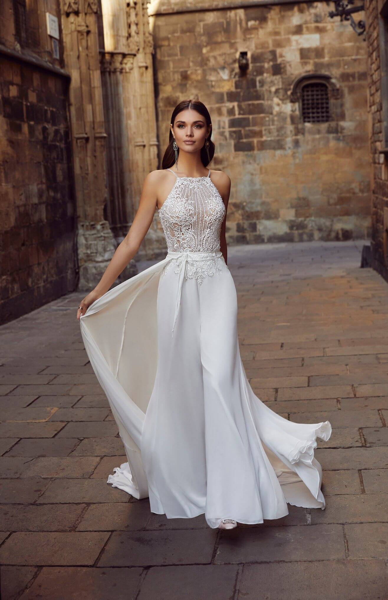 https://www.thedressingroomsbridal.co.uk/wp-content/uploads/2022/08/rj18680-f.jpeg