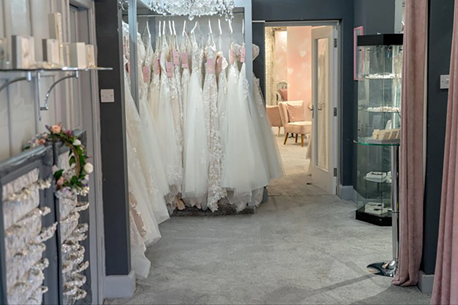 Choosing the wedding dress