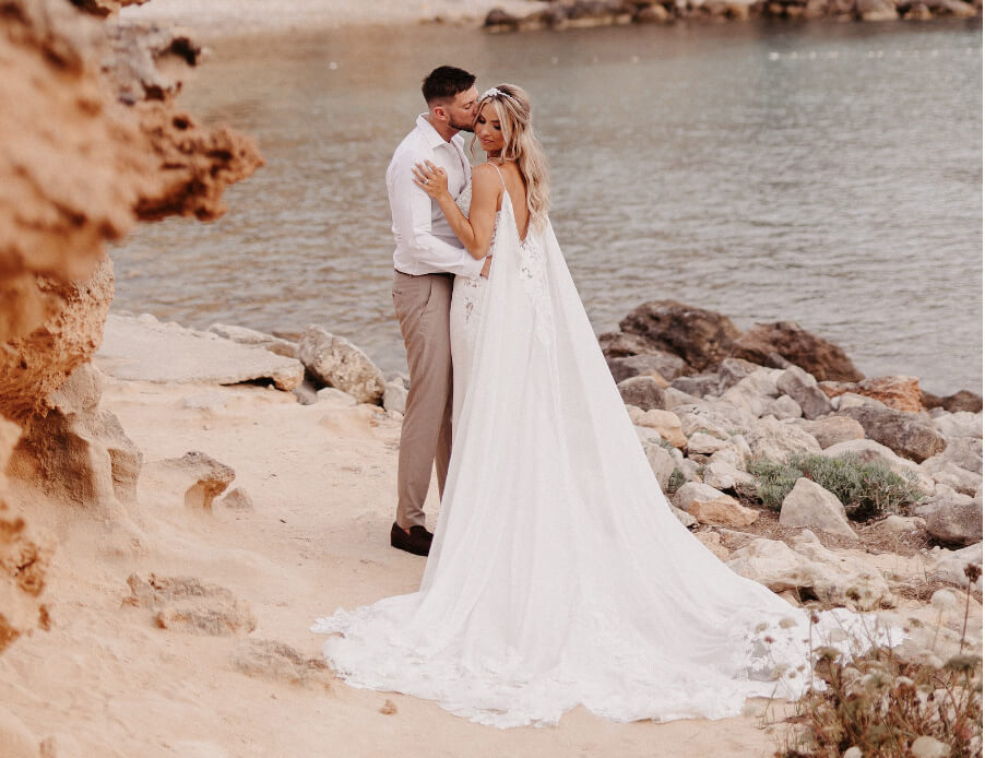 Elegant Sweetheart Lace Mermaid Sleeveless Beach Wedding Dresses